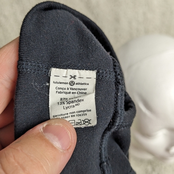 Lululemon Brisk Run Toque All  black In GREAT used condition - Picture 6 of 6